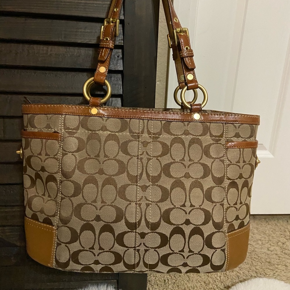 Coach medium tote